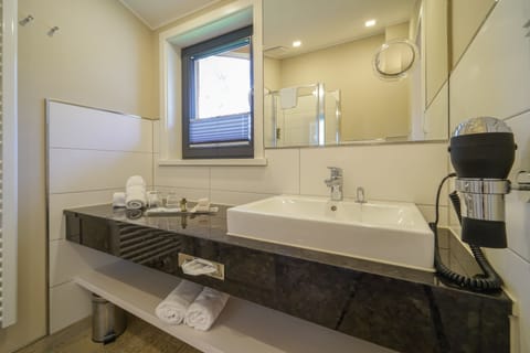 Traditional Double Room | Bathroom | Hair dryer, bathrobes, towels, soap