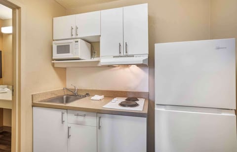 Studio, 2 Twin Beds, Non Smoking | Private kitchen | Full-size fridge, microwave, stovetop, coffee/tea maker