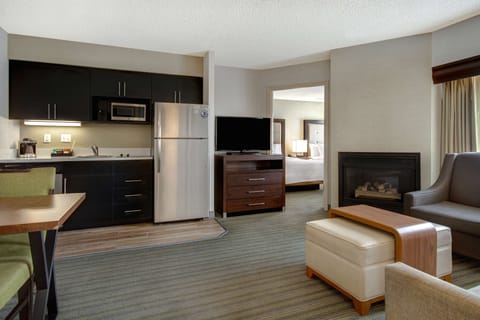 Two-bedroom suite | Private kitchen | Full-size fridge, microwave, stovetop, dishwasher