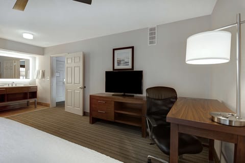 Two-bedroom suite | 1 bedroom, desk, iron/ironing board, free wired internet