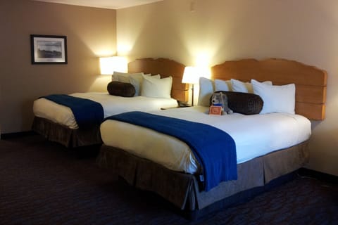 Room, 2 Queen Beds, Courtyard Area | Premium bedding, pillowtop beds, desk, laptop workspace