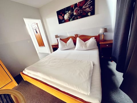 Basic Double Room | Pillowtop beds, in-room safe, desk, iron/ironing board