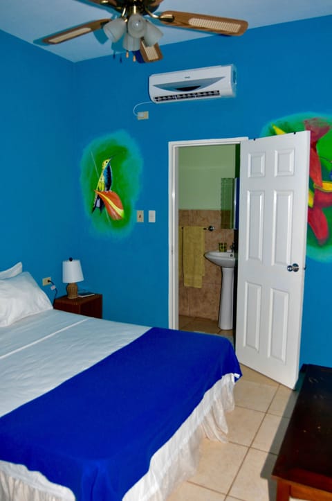 Standard Room, 1 Queen Bed | Individually decorated, free WiFi