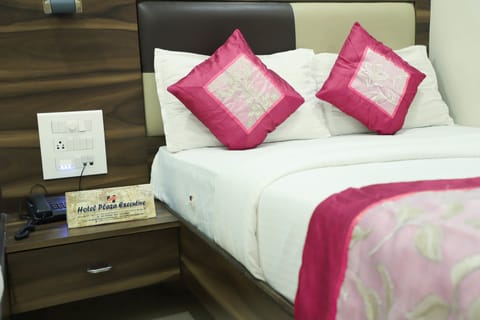 Egyptian cotton sheets, premium bedding, in-room safe