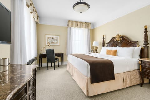Deluxe Room, 1 King Bed | Hypo-allergenic bedding, in-room safe, individually decorated, desk