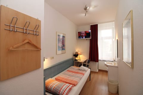 Economy Single Room, Non Smoking, Shared Bathroom | Desk, laptop workspace, soundproofing, free WiFi