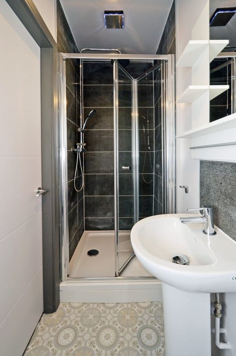 Superior Double Room, Ensuite | Bathroom | Towels