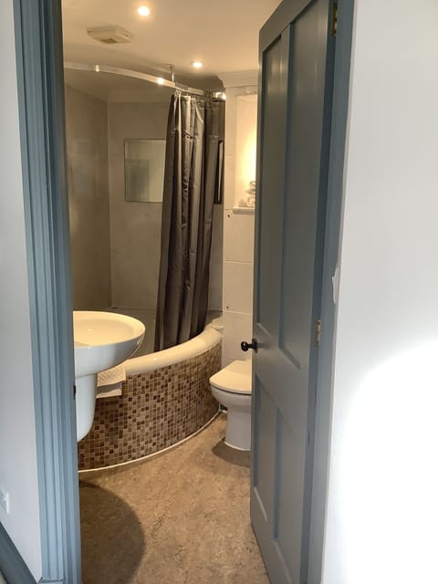 Classic Double Room | Bathroom | Shower, designer toiletries, hair dryer, heated floors