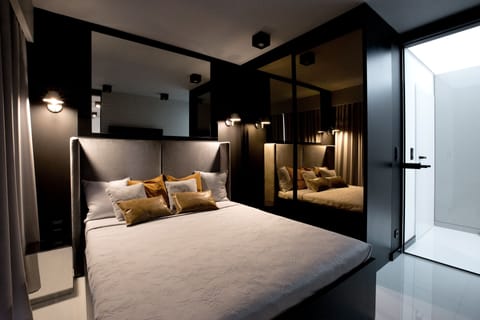Luxury Apartment | Premium bedding, individually decorated, iron/ironing board, free WiFi