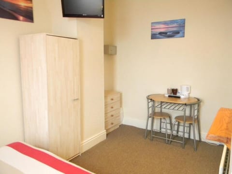 Economy Double Room, 1 Double Bed | In-room safe, desk, iron/ironing board, free WiFi