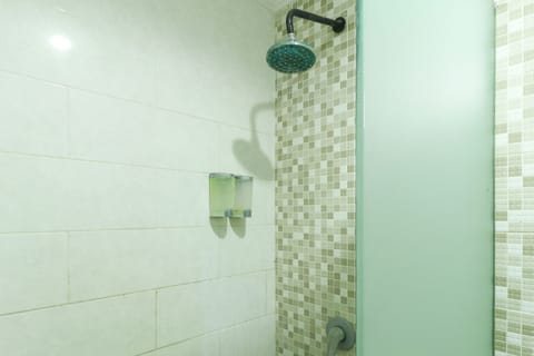 Shower, rainfall showerhead, towels