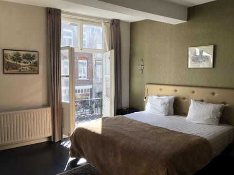 Superior Double Room | Minibar, in-room safe, iron/ironing board, rollaway beds