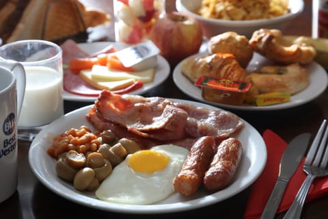 Daily English breakfast (GBP 15.99 per person)