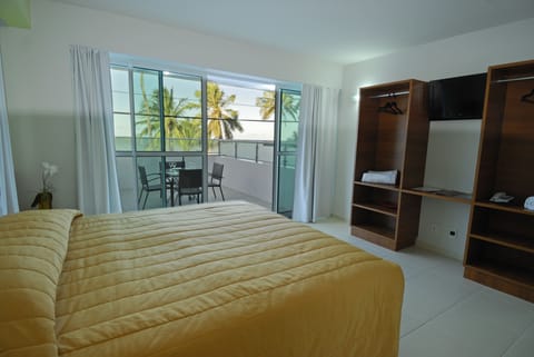 Room, Beachfront | Minibar, in-room safe, blackout drapes, free WiFi