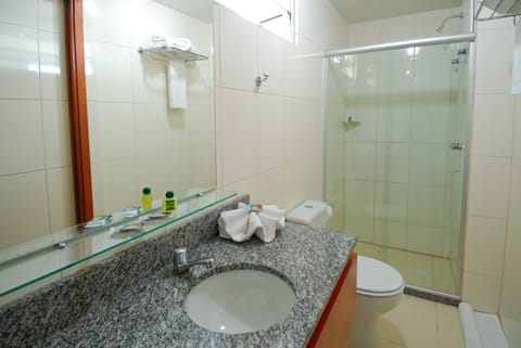 Double or Twin Room | Bathroom | Shower, towels