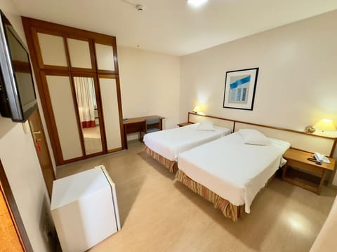 Executive Room, 2 Twin Beds | Minibar, in-room safe, desk, laptop workspace