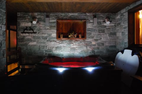 Indoor spa tub