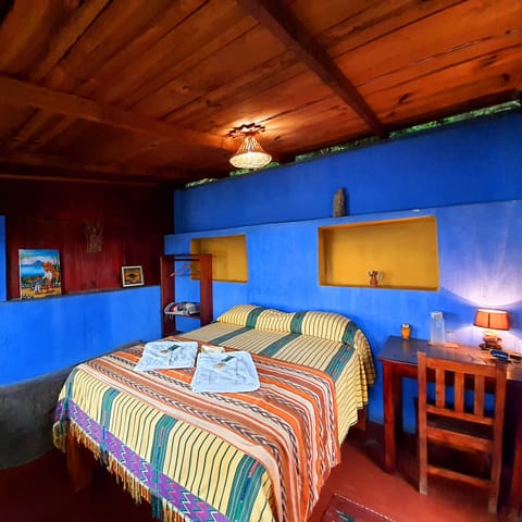 Deluxe Cabin, 1 Queen Bed, Lake View | Bed sheets