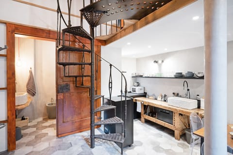 Duplex | Private kitchenette | Fridge, microwave, stovetop, electric kettle