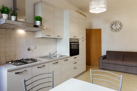 Apartment, 1 Bedroom | Private kitchen | Full-size fridge, microwave, oven, stovetop