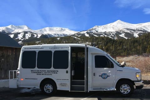 Guest shuttle (WINTER ONLY, SKI SEASON OPENING DAY TO SKI SEASON CLOSING DAY)