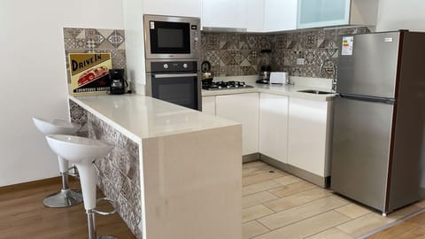 Premier Apartment, 1 Bedroom, Kitchen, City View | Private kitchen | Full-size fridge, microwave, oven, stovetop