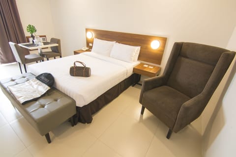 Executive Suite | Soundproofing, free WiFi, bed sheets