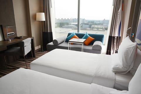 Executive Twin Room, 2 Twin Beds | Minibar, in-room safe, individually decorated, individually furnished