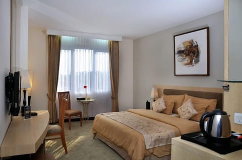 Deluxe Double Room | In-room safe, desk, blackout drapes, soundproofing