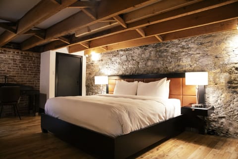 Deluxe Loft | Premium bedding, in-room safe, individually decorated