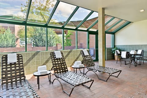 Indoor pool, sun loungers