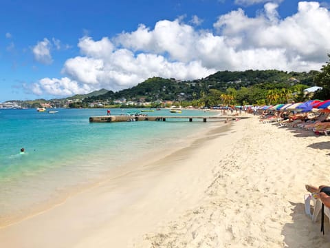 Beach nearby, white sand, 4 beach bars