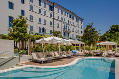 Outdoor pool, sun loungers