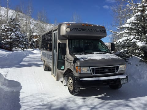 Ski Shuttle at home within minutes of request, & to ski lift in1.5 minutes