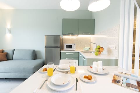 Deluxe Suite (Green) | Private kitchenette | Fridge, microwave, coffee/tea maker, electric kettle