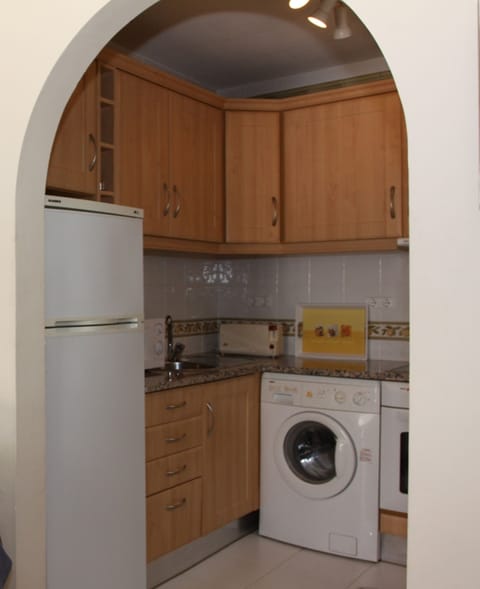 Studio | Private kitchen | Fridge, microwave, stovetop, dishwasher