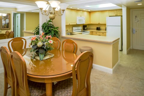 Condo, 2 Bedrooms One King with Two Twin Beds  | In-room dining