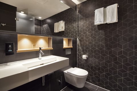 Standard Double Room | Bathroom | Hair dryer, towels, toilet paper