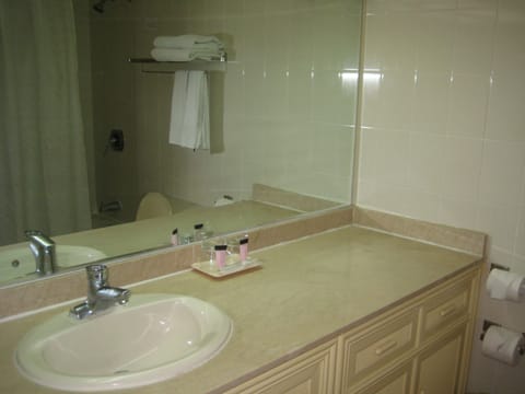 Standard Double Room, 2 Double Beds, Ocean View | Bathroom sink