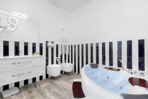 Suite, Jetted Tub (King) | Private spa tub