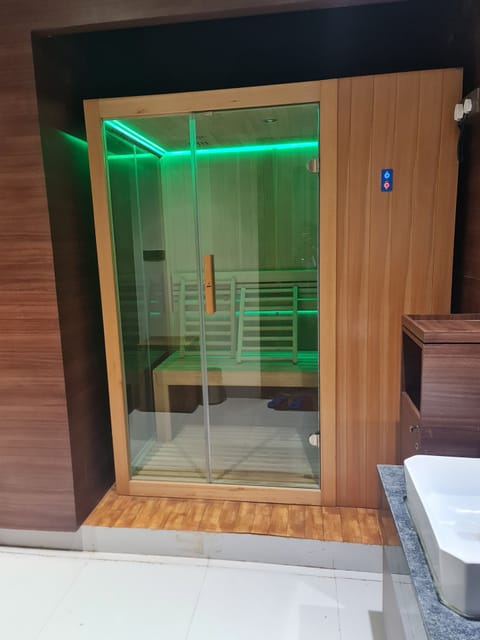 Sauna, spa tub, steam room, body treatments, deep-tissue massages