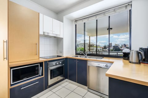 Apartment, 2 Bedrooms | Private kitchen | Fridge, microwave, stovetop, dishwasher