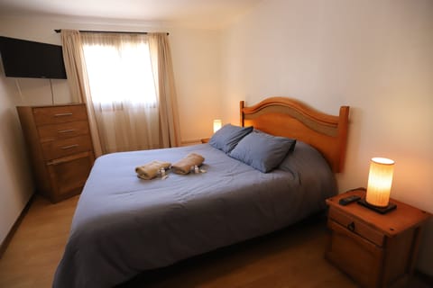 Basic Double Room, 1 Double Bed | Iron/ironing board, free WiFi, bed sheets