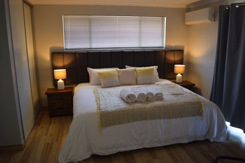 Deluxe Double or Twin Room, Accessible, Garden View | Soundproofing, free WiFi, bed sheets