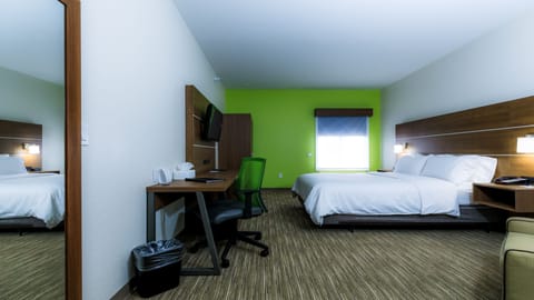 Standard Room, Accessible, Non Smoking (Hearing,Roll-In Shower) | Premium bedding, in-room safe, desk, iron/ironing board
