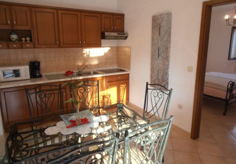 Luxury Apartment (4) | Private kitchen | Fridge, microwave, stovetop, espresso maker