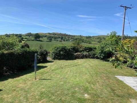 The large, enclosed garden is perfect for dogs