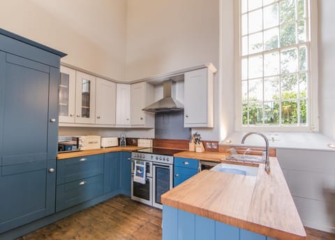 Well equiped modern kitchen with wine cooler, dish washer, coffee machine