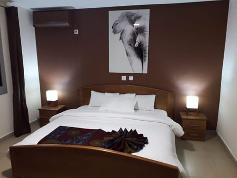Executive Double Room | Premium bedding, in-room safe, desk, laptop workspace