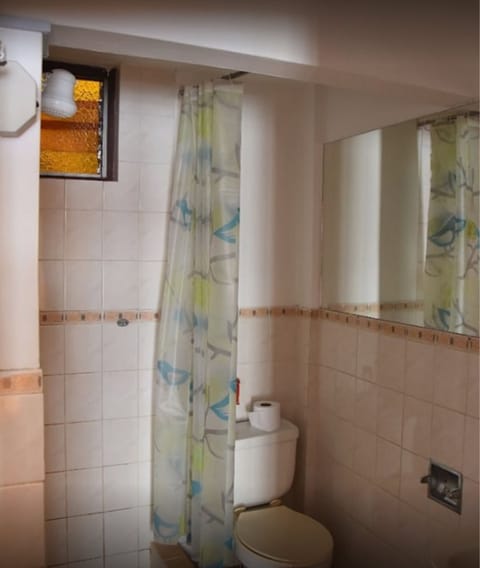 House, 5 Bedrooms | Bathroom | Shower, towels